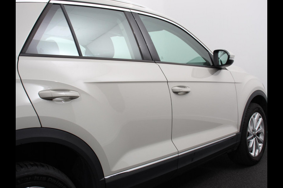 Volkswagen T-Roc 1.5 TSI Style Navigatie Apple Carplay/Android Auto Camera Parkeersensoren Adaptieve Cruise Control Dodehoek Assistent Elektrische achterklep Stoel- en stuurverwarming Full Led Climate Control Lichtmetalen velgen