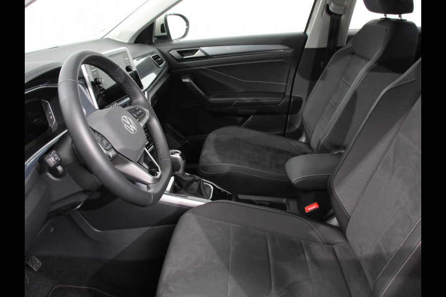 Volkswagen T-Roc 1.5 TSI Style Navigatie Apple Carplay/Android Auto Camera Parkeersensoren Adaptieve Cruise Control Dodehoek Assistent Elektrische achterklep Stoel- en stuurverwarming Full Led Climate Control Lichtmetalen velgen