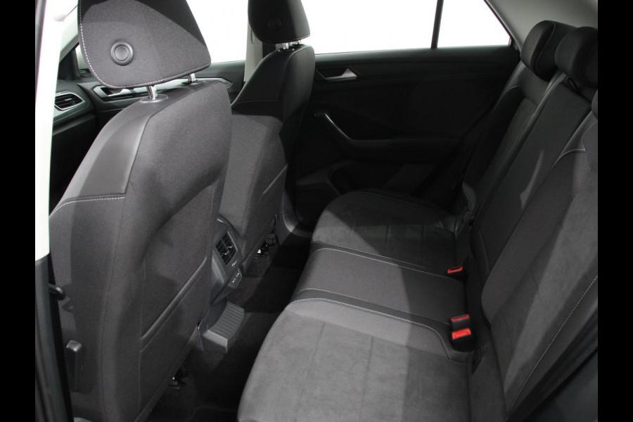 Volkswagen T-Roc 1.5 TSI Style Navigatie Apple Carplay/Android Auto Camera Parkeersensoren Adaptieve Cruise Control Dodehoek Assistent Elektrische achterklep Stoel- en stuurverwarming Full Led Climate Control Lichtmetalen velgen