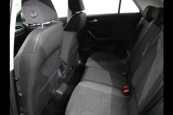 Volkswagen T-Roc 1.5 TSI Style Navigatie Apple Carplay/Android Auto Camera Parkeersensoren Adaptieve Cruise Control Dodehoek Assistent Elektrische achterklep Stoel- en stuurverwarming Full Led Climate Control Lichtmetalen velgen