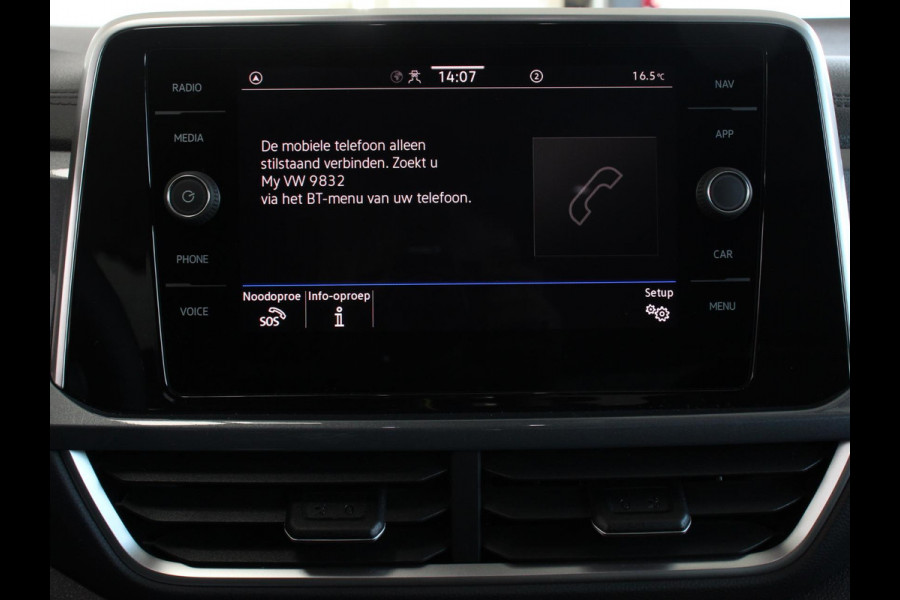 Volkswagen T-Roc 1.5 TSI Style Navigatie Apple Carplay/Android Auto Camera Parkeersensoren Adaptieve Cruise Control Dodehoek Assistent Elektrische achterklep Stoel- en stuurverwarming Full Led Climate Control Lichtmetalen velgen