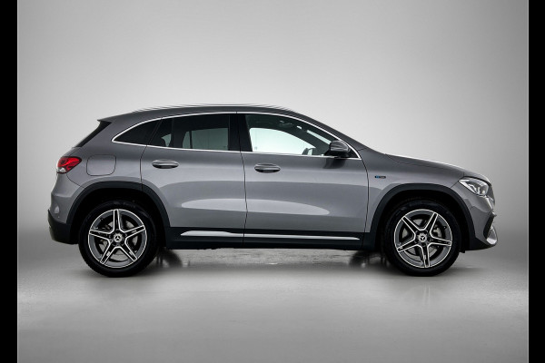 Mercedes-Benz GLA 250 e Business AMG-line 5 spaaks lichtmetalen velgen | MBUX wide screen| Navigatie | elect bed. voorstoelen met memory | Trekhaak | parking support met camera | Inclusief 24 maanden Mercedes-Benz Certified garantie voor Europa.
