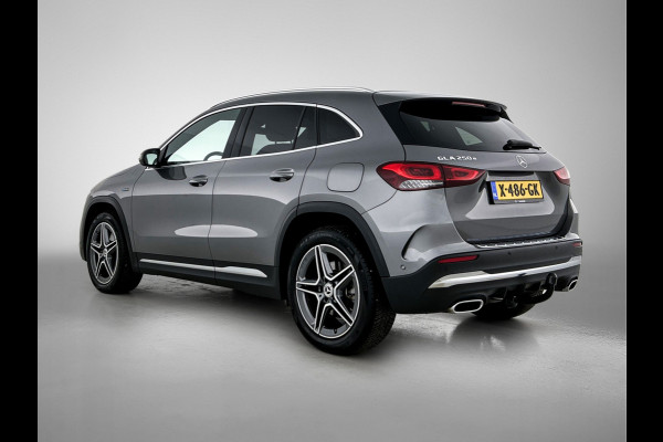 Mercedes-Benz GLA 250 e Business AMG-line 5 spaaks lichtmetalen velgen | MBUX wide screen| Navigatie | elect bed. voorstoelen met memory | Trekhaak | parking support met camera | Inclusief 24 maanden Mercedes-Benz Certified garantie voor Europa.