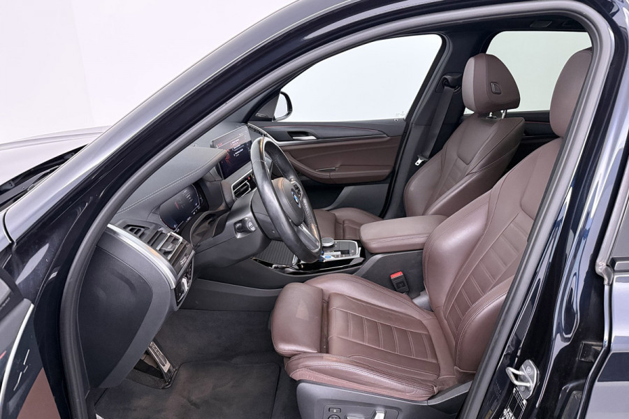 BMW iX3 High Executive 80 kWh M-pakket 97%SoH (1e eigenaar, NL-auto, Dealer OnderH, Panoramadak, Trekhaak, Navi Pro, StoelV, Etc)
