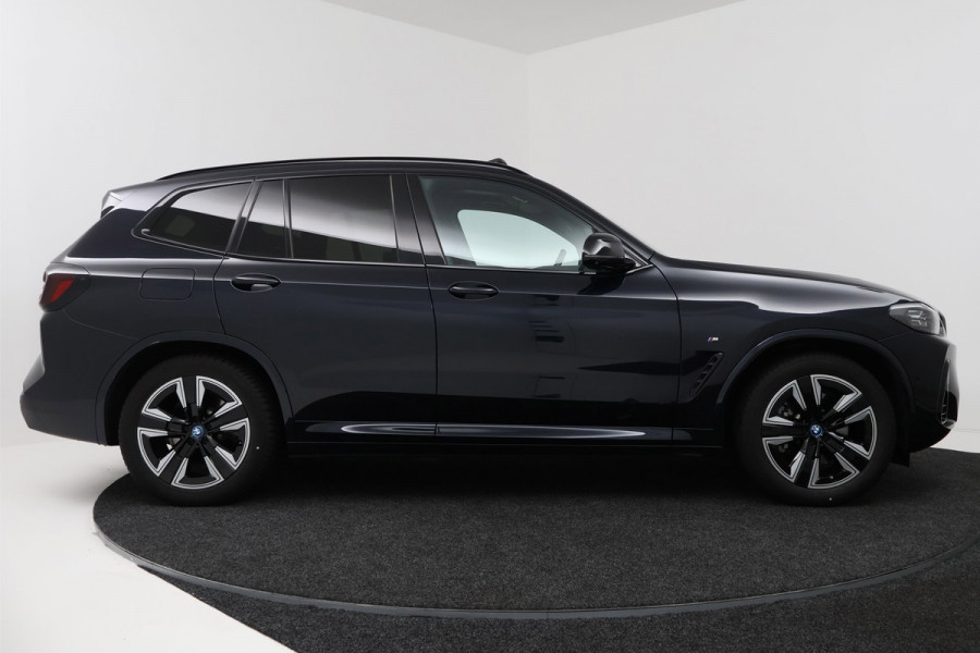 BMW iX3 High Executive 80 kWh M-pakket 97%SoH (1e eigenaar, NL-auto, Dealer OnderH, Panoramadak, Trekhaak, Navi Pro, StoelV, Etc)
