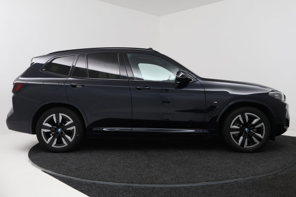 BMW iX3 High Executive 80 kWh M-pakket 97%SoH (1e eigenaar, NL-auto, Dealer OnderH, Panoramadak, Trekhaak, Navi Pro, StoelV, Etc)