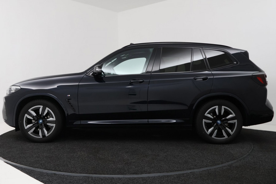 BMW iX3 High Executive 80 kWh M-pakket 97%SoH (1e eigenaar, NL-auto, Dealer OnderH, Panoramadak, Trekhaak, Navi Pro, StoelV, Etc)