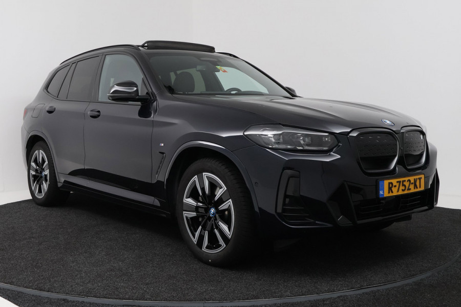 BMW iX3 High Executive 80 kWh M-pakket 97%SoH (1e eigenaar, NL-auto, Dealer OnderH, Panoramadak, Trekhaak, Navi Pro, StoelV, Etc)