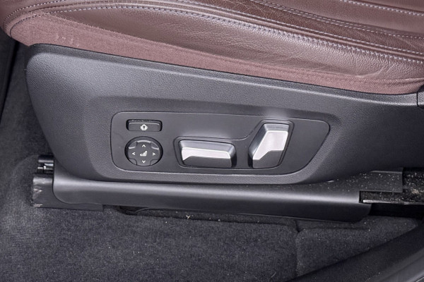 BMW iX3 High Executive 80 kWh M-pakket 97%SoH (1e eigenaar, NL-auto, Dealer OnderH, Panoramadak, Trekhaak, Navi Pro, StoelV, Etc)