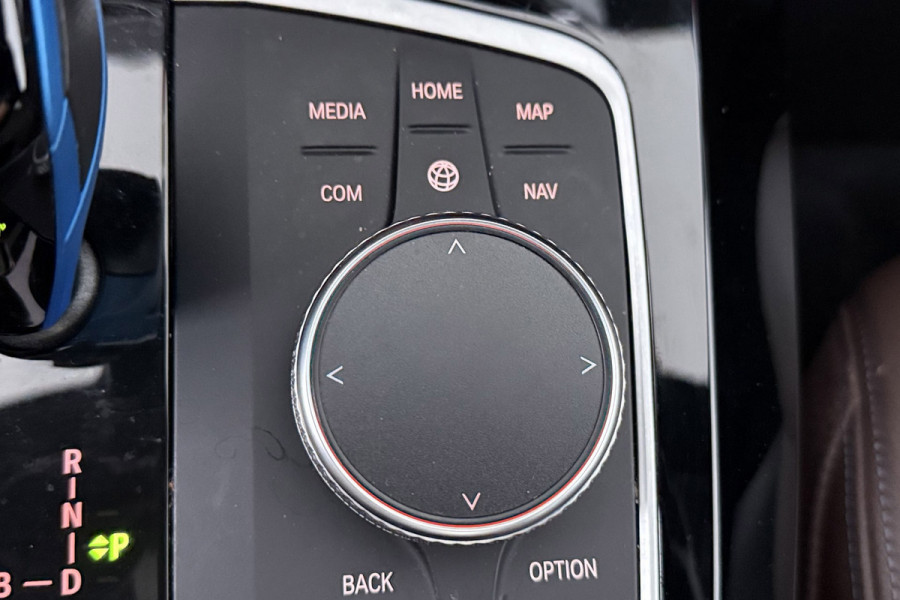 BMW iX3 High Executive 80 kWh M-pakket 97%SoH (1e eigenaar, NL-auto, Dealer OnderH, Panoramadak, Trekhaak, Navi Pro, StoelV, Etc)