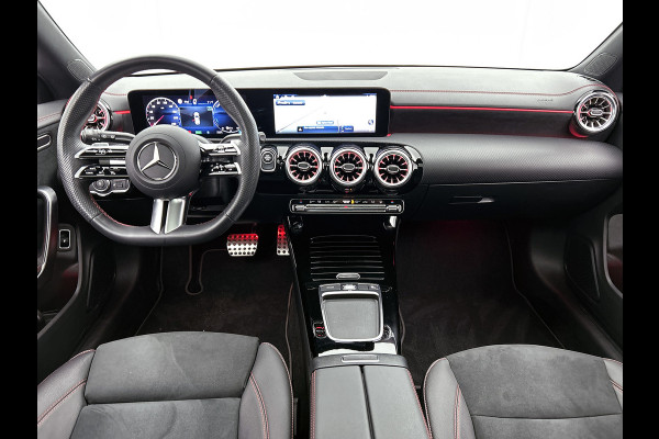 Mercedes-Benz CLA-Klasse Shooting Brake 250 e AMG-line Lichtmetalen velgen | Panoramadak | Wide screen | Navigatie | Parking support met camera | Inclusief 24 maanden MB Certified garantie voor Europa.