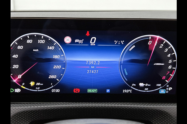Mercedes-Benz CLA-Klasse Shooting Brake 250 e AMG-line Lichtmetalen velgen | Panoramadak | Wide screen | Navigatie | Parking support met camera | Inclusief 24 maanden MB Certified garantie voor Europa.