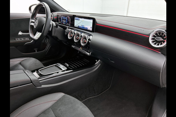 Mercedes-Benz CLA-Klasse Shooting Brake 250 e AMG-line Lichtmetalen velgen | Panoramadak | Wide screen | Navigatie | Parking support met camera | Inclusief 24 maanden MB Certified garantie voor Europa.