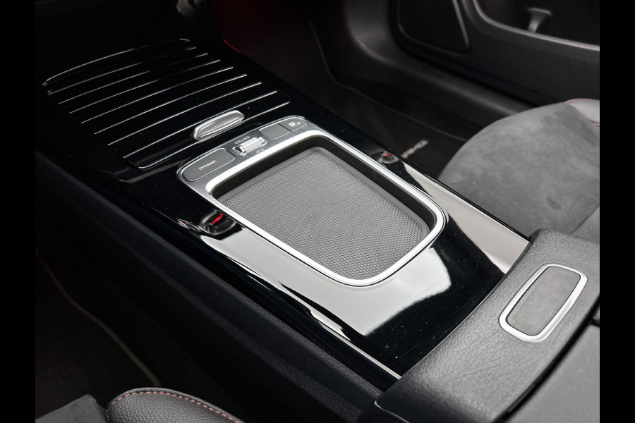 Mercedes-Benz CLA-Klasse Shooting Brake 250 e AMG-line Lichtmetalen velgen | Panoramadak | Wide screen | Navigatie | Parking support met camera | Inclusief 24 maanden MB Certified garantie voor Europa.