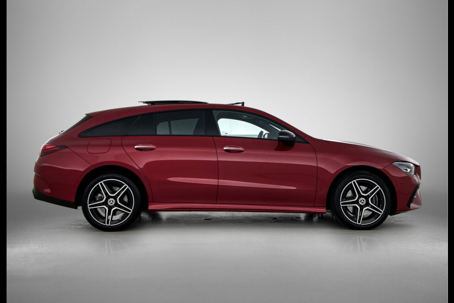 Mercedes-Benz CLA-Klasse Shooting Brake 250 e AMG-line Lichtmetalen velgen | Panoramadak | Wide screen | Navigatie | Parking support met camera | Inclusief 24 maanden MB Certified garantie voor Europa.