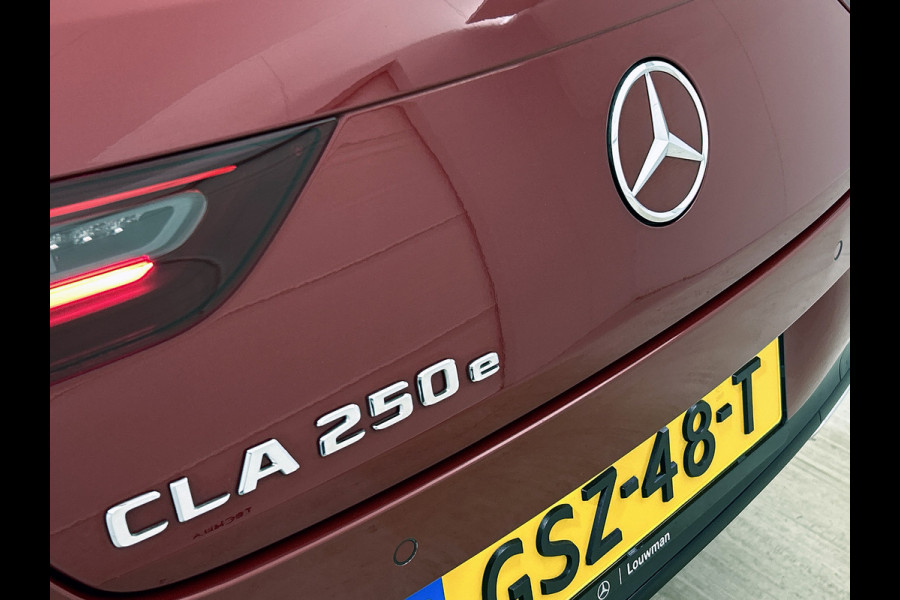 Mercedes-Benz CLA-Klasse Shooting Brake 250 e AMG-line Lichtmetalen velgen | Panoramadak | Wide screen | Navigatie | Parking support met camera | Inclusief 24 maanden MB Certified garantie voor Europa.