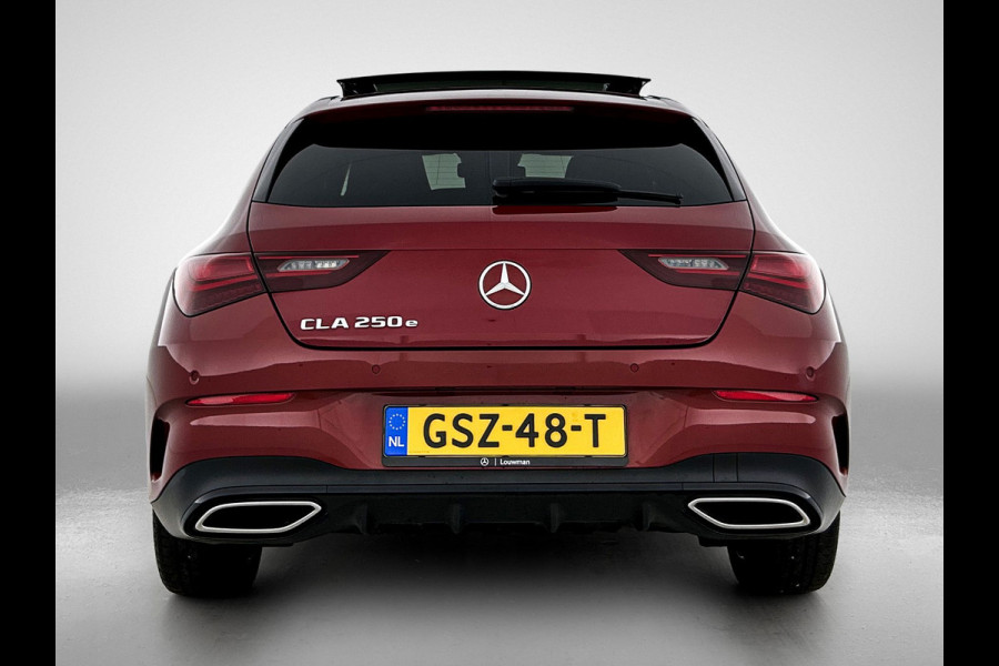 Mercedes-Benz CLA-Klasse Shooting Brake 250 e AMG-line Lichtmetalen velgen | Panoramadak | Wide screen | Navigatie | Parking support met camera | Inclusief 24 maanden MB Certified garantie voor Europa.