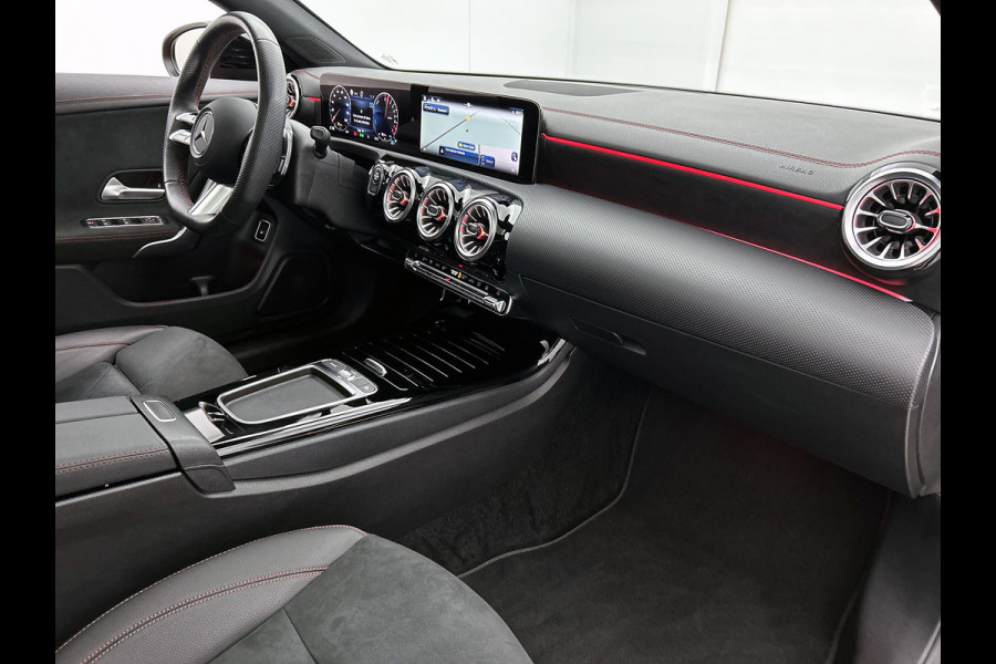 Mercedes-Benz CLA-Klasse Shooting Brake 250 e AMG-line Lichtmetalen velgen | Panoramadak | Wide screen | Navigatie | Parking support met camera | Inclusief 24 maanden MB Certified garantie voor Europa.