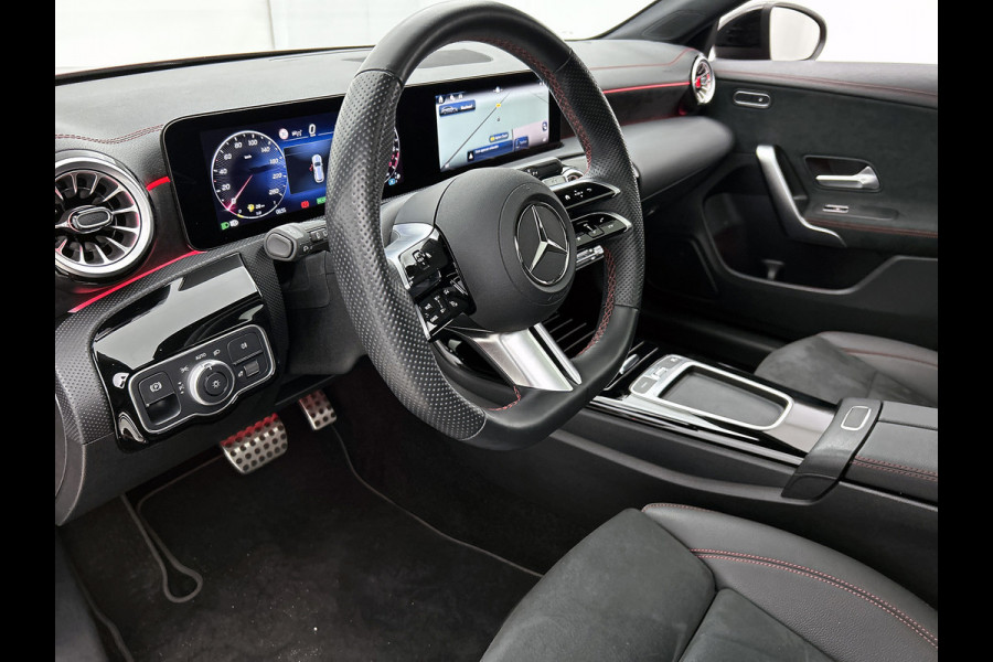 Mercedes-Benz CLA-Klasse Shooting Brake 250 e AMG-line Lichtmetalen velgen | Panoramadak | Wide screen | Navigatie | Parking support met camera | Inclusief 24 maanden MB Certified garantie voor Europa.