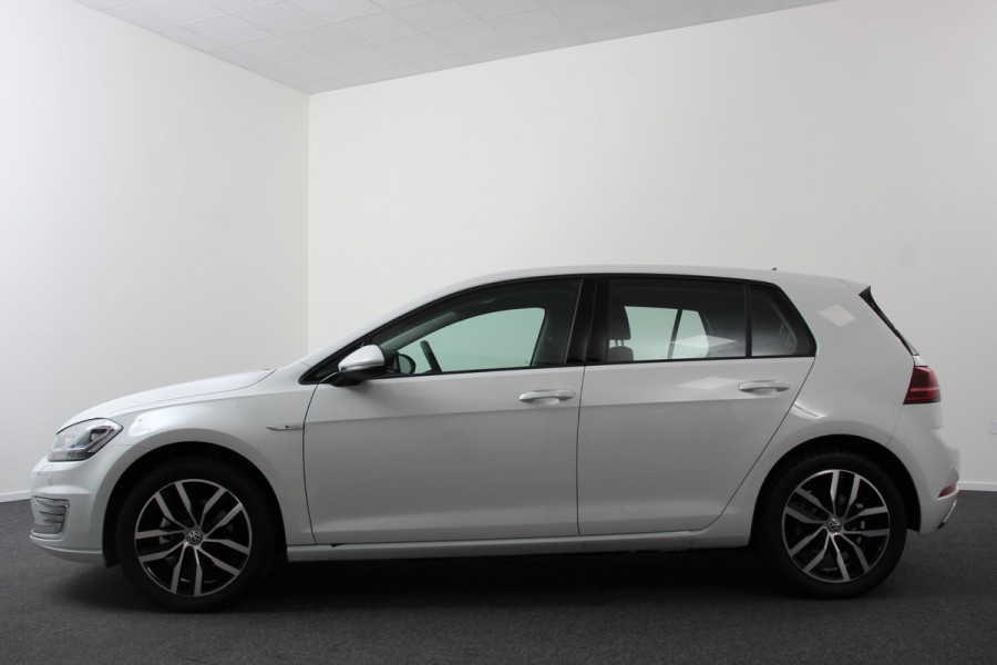 Volkswagen e-Golf Edition Navigatie Climate Control Digitale cockpit  PDC Camera LMV 17" Stoelverwarming