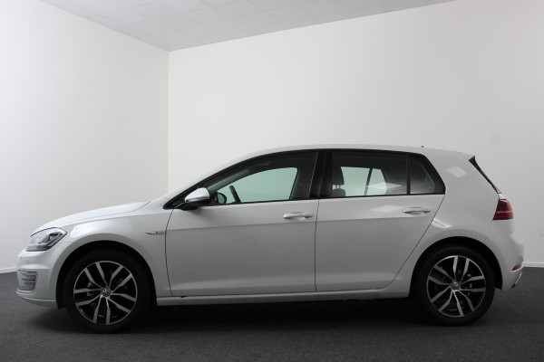 Volkswagen e-Golf Edition Navigatie Climate Control Digitale cockpit  PDC Camera LMV 17" Stoelverwarming