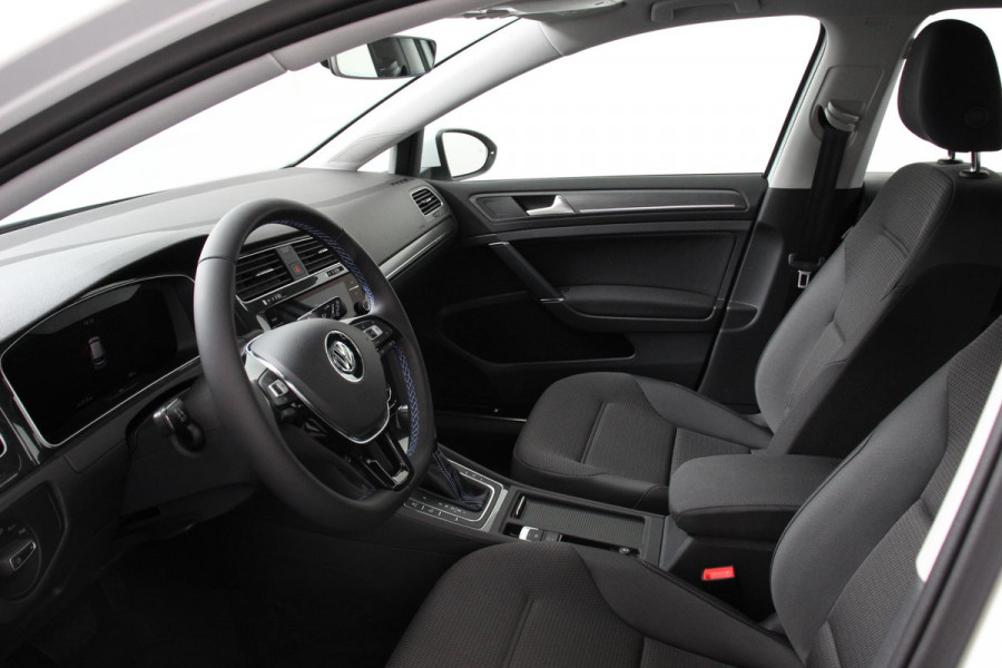 Volkswagen e-Golf Edition Navigatie Climate Control Digitale cockpit  PDC Camera LMV 17" Stoelverwarming