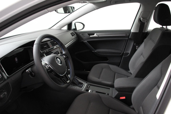 Volkswagen e-Golf Edition Navigatie Climate Control Digitale cockpit  PDC Camera LMV 17" Stoelverwarming
