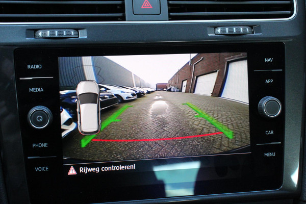 Volkswagen e-Golf Edition Navigatie Climate Control Digitale cockpit  PDC Camera LMV 17" Stoelverwarming