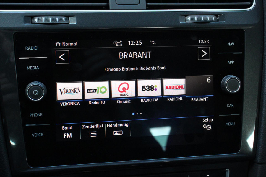 Volkswagen e-Golf Edition Navigatie Climate Control Digitale cockpit  PDC Camera LMV 17" Stoelverwarming