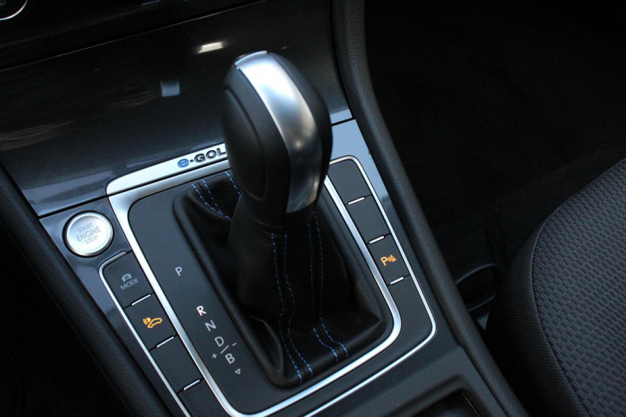 Volkswagen e-Golf Edition Navigatie Climate Control Digitale cockpit  PDC Camera LMV 17" Stoelverwarming