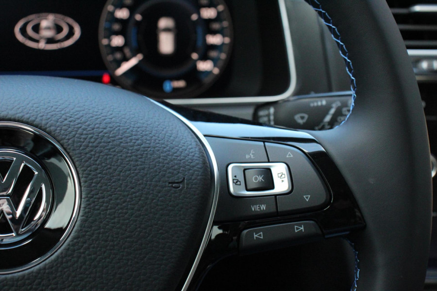 Volkswagen e-Golf Edition Navigatie Climate Control Digitale cockpit  PDC Camera LMV 17" Stoelverwarming