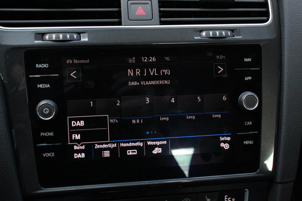Volkswagen e-Golf Edition Navigatie Climate Control Digitale cockpit  PDC Camera LMV 17" Stoelverwarming