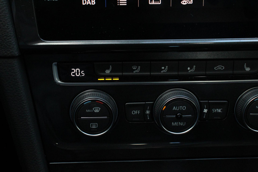 Volkswagen e-Golf Edition Navigatie Climate Control Digitale cockpit  PDC Camera LMV 17" Stoelverwarming
