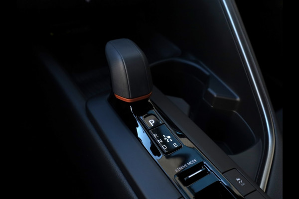 Toyota C-HR 2.0 PHEV 220 Dynamic | Nieuw! | Bi-Tone | Premium Navi | Keyless