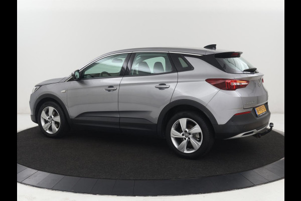 Opel Grandland X 1.6 Turbo Business Executive | Trekhaak | Stoelverwarming | Carplay | Navigatie | Stuurverwarming | Climate control | 18'' | Parkeerhulp | Bluetooth | Cruise control