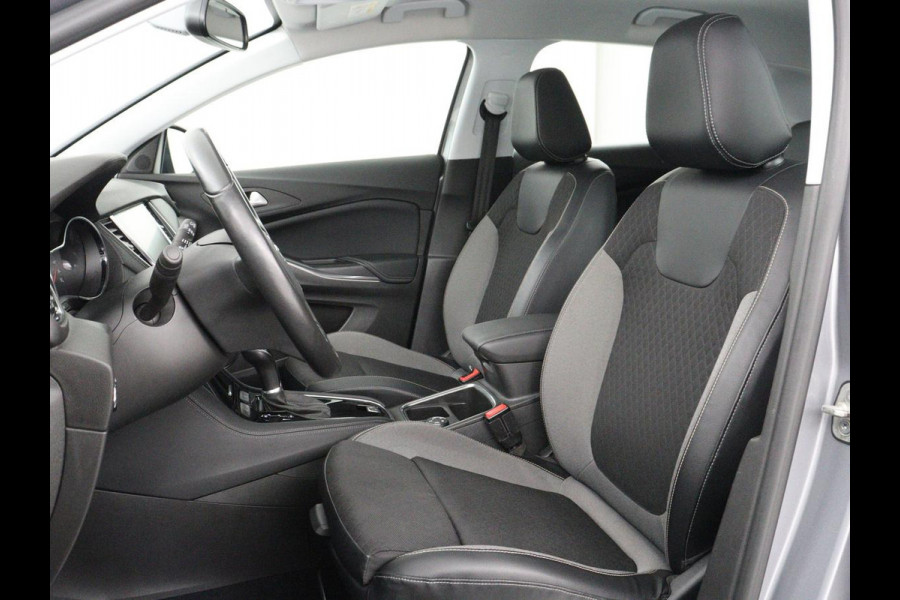 Opel Grandland X 1.6 Turbo Business Executive | Trekhaak | Stoelverwarming | Carplay | Navigatie | Stuurverwarming | Climate control | 18'' | Parkeerhulp | Bluetooth | Cruise control