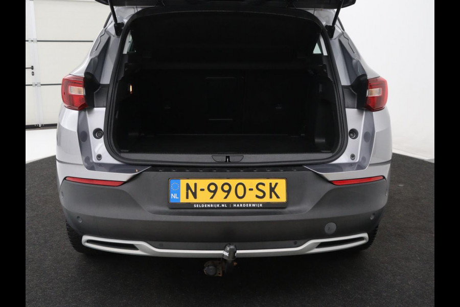 Opel Grandland X 1.6 Turbo Business Executive | Trekhaak | Stoelverwarming | Carplay | Navigatie | Stuurverwarming | Climate control | 18'' | Parkeerhulp | Bluetooth | Cruise control