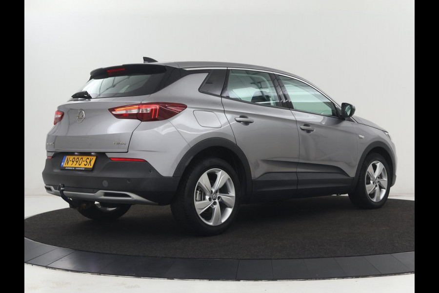 Opel Grandland X 1.6 Turbo Business Executive | Trekhaak | Stoelverwarming | Carplay | Navigatie | Stuurverwarming | Climate control | 18'' | Parkeerhulp | Bluetooth | Cruise control