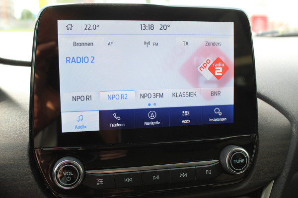 Ford Puma 1.0-125pk EcoBoost Mild-Hybrid Titanium X. Garantie t/m 07-03-2028 ! Slechts 7.400km ! Cruise cntrl, climate cntrl, stoel-, stuur- en voorraamverw., draadloos opladen telefoon, trekhaak afneembaar, navigatie, telefoonvoorb., LM wielen, B&O soundsyst., digitaal dashboard etc.