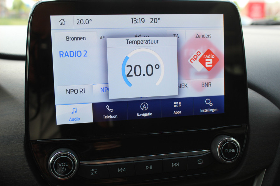 Ford Puma 1.0-125pk EcoBoost Mild-Hybrid Titanium X. Garantie t/m 07-03-2028 ! Slechts 7.400km ! Cruise cntrl, climate cntrl, stoel-, stuur- en voorraamverw., draadloos opladen telefoon, trekhaak afneembaar, navigatie, telefoonvoorb., LM wielen, B&O soundsyst., digitaal dashboard etc.