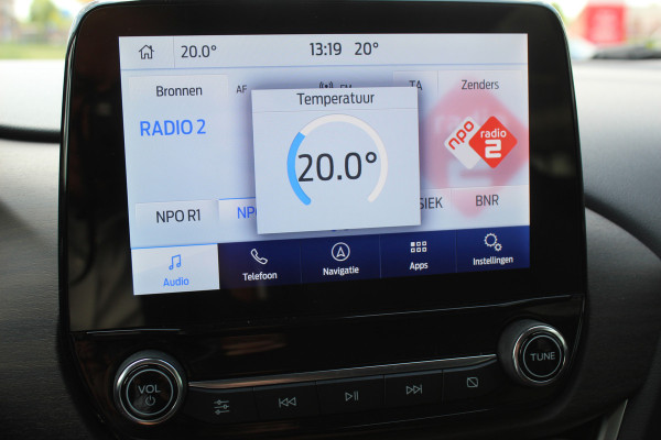 Ford Puma 1.0-125pk EcoBoost Mild-Hybrid Titanium X. Garantie t/m 07-03-2028 ! Slechts 7.400km ! Cruise cntrl, climate cntrl, stoel-, stuur- en voorraamverw., draadloos opladen telefoon, trekhaak afneembaar, navigatie, telefoonvoorb., LM wielen, B&O soundsyst., digitaal dashboard etc.