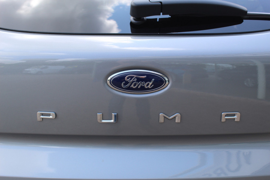 Ford Puma 1.0-125pk EcoBoost Mild-Hybrid Titanium X. Garantie t/m 07-03-2028 ! Slechts 7.400km ! Cruise cntrl, climate cntrl, stoel-, stuur- en voorraamverw., draadloos opladen telefoon, trekhaak afneembaar, navigatie, telefoonvoorb., LM wielen, B&O soundsyst., digitaal dashboard etc.
