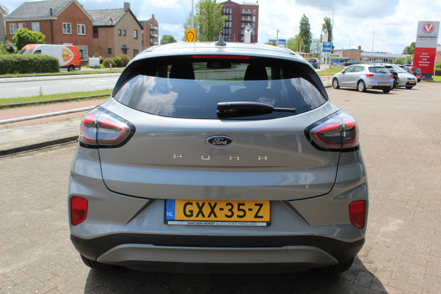 Ford Puma 1.0-125pk EcoBoost Mild-Hybrid Titanium X. Garantie t/m 07-03-2028 ! Slechts 7.400km ! Cruise cntrl, climate cntrl, stoel-, stuur- en voorraamverw., draadloos opladen telefoon, trekhaak afneembaar, navigatie, telefoonvoorb., LM wielen, B&O soundsyst., digitaal dashboard etc.