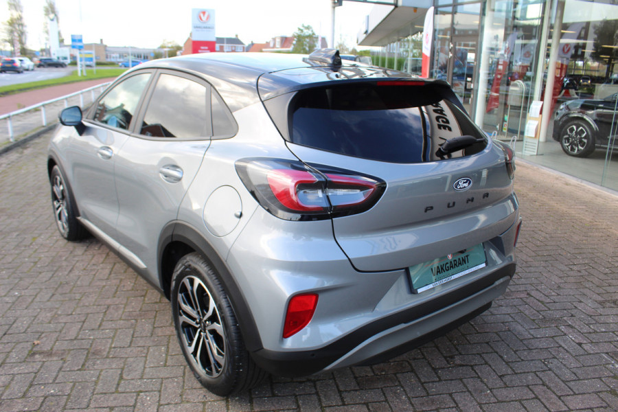 Ford Puma 1.0-125pk EcoBoost Hybrid Titanium Nieuw Model Naviagtie , Camera , Stoel , Stuur en Voorruitverwarming Fabrieksgarantie t/m 16-6-2029 ! Slechts 3.000km !