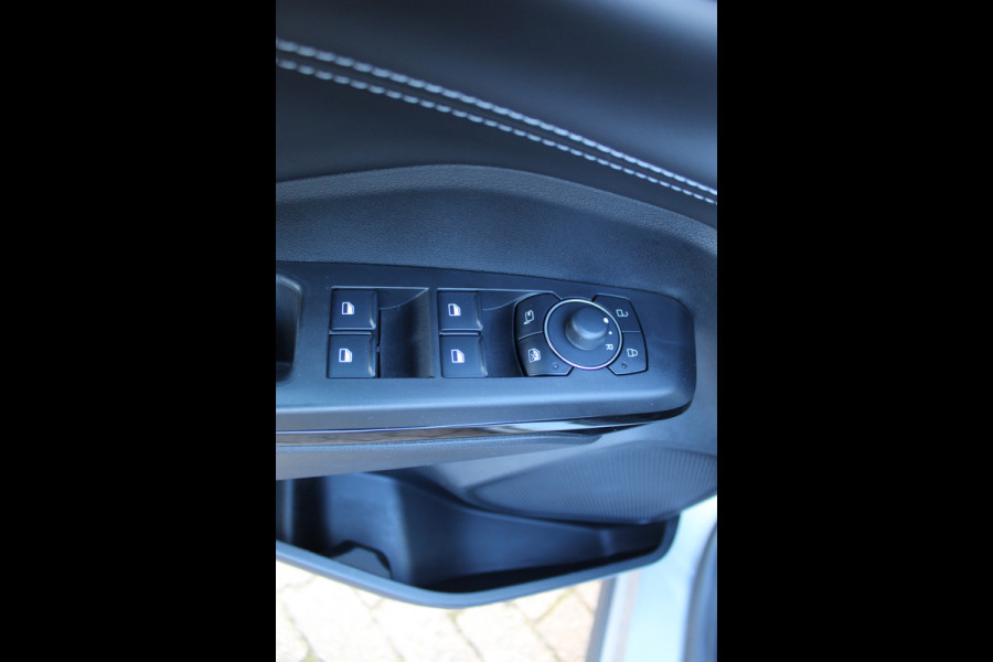 Ford Puma 1.0-125pk EcoBoost Hybrid Titanium Nieuw Model Naviagtie , Camera , Stoel , Stuur en Voorruitverwarming Fabrieksgarantie t/m 16-6-2029 ! Slechts 3.000km !