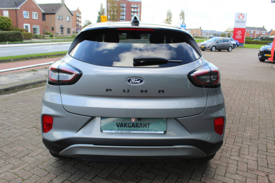 Ford Puma 1.0-125pk EcoBoost Hybrid Titanium Nieuw Model Naviagtie , Camera , Stoel , Stuur en Voorruitverwarming Fabrieksgarantie t/m 16-6-2029 ! Slechts 3.000km !