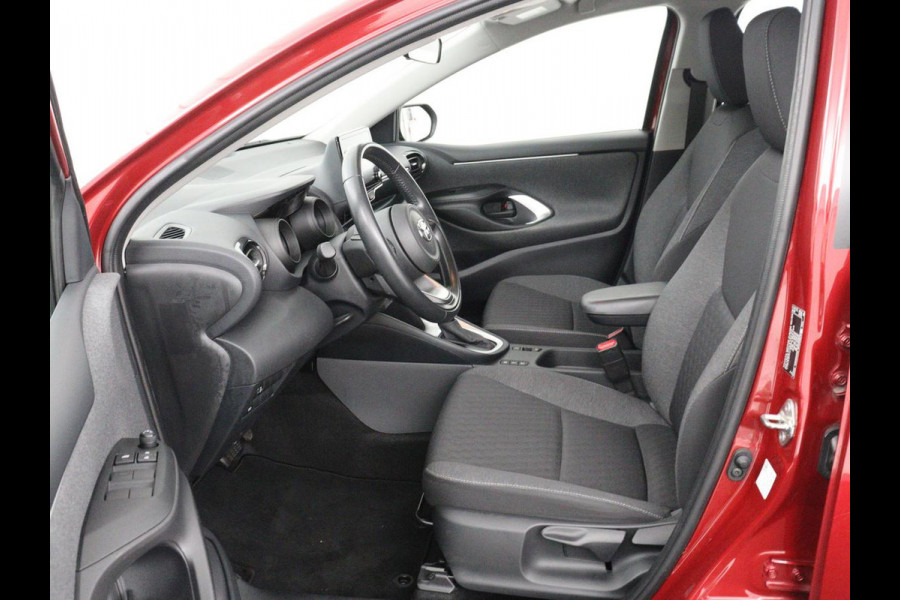 Toyota Yaris 1.5 Hybrid Dynamic | Carplay | Adaptive cruise | Keyless | Camera | Full LED | Climate control | 16'' | Bluetooth | DAB | Regensensor | Origineel NL