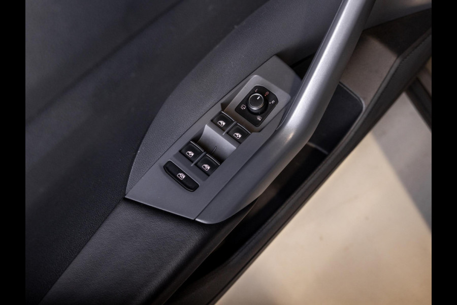 Volkswagen T-Cross 1.0 TSI 2x R-Line / 115pk / Dodehoek herkenning / Automatische klimaatregeling /