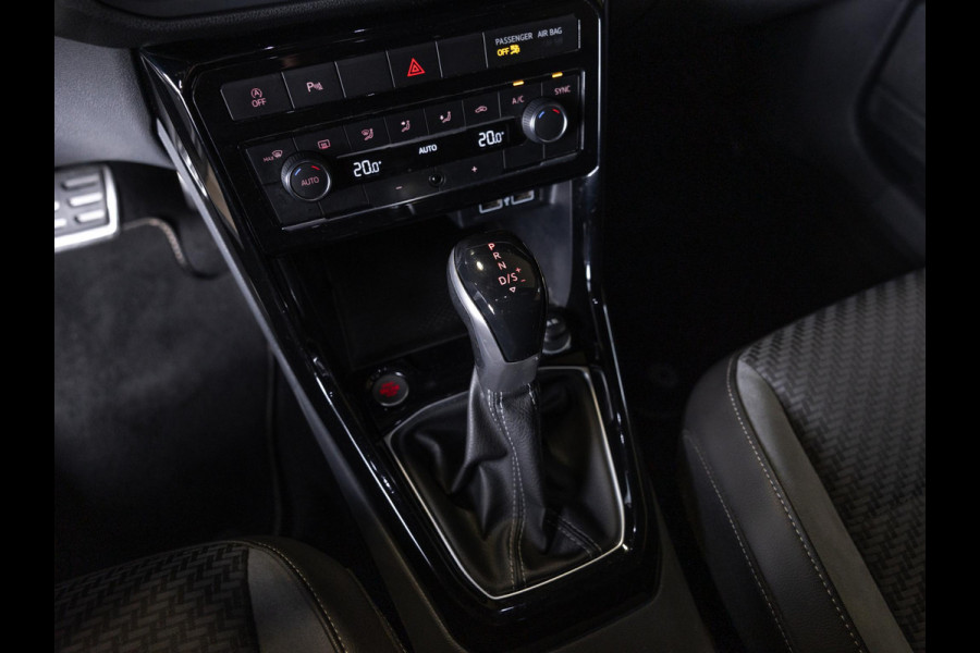 Volkswagen T-Cross 1.0 TSI 2x R-Line / 115pk / Dodehoek herkenning / Automatische klimaatregeling /