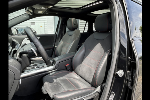 Mercedes-Benz GLA 250 e AMG // Trekhaak / Panoramadak // Keyless Entry // MultiBeam LED // Carplay // Sfeerverlichting